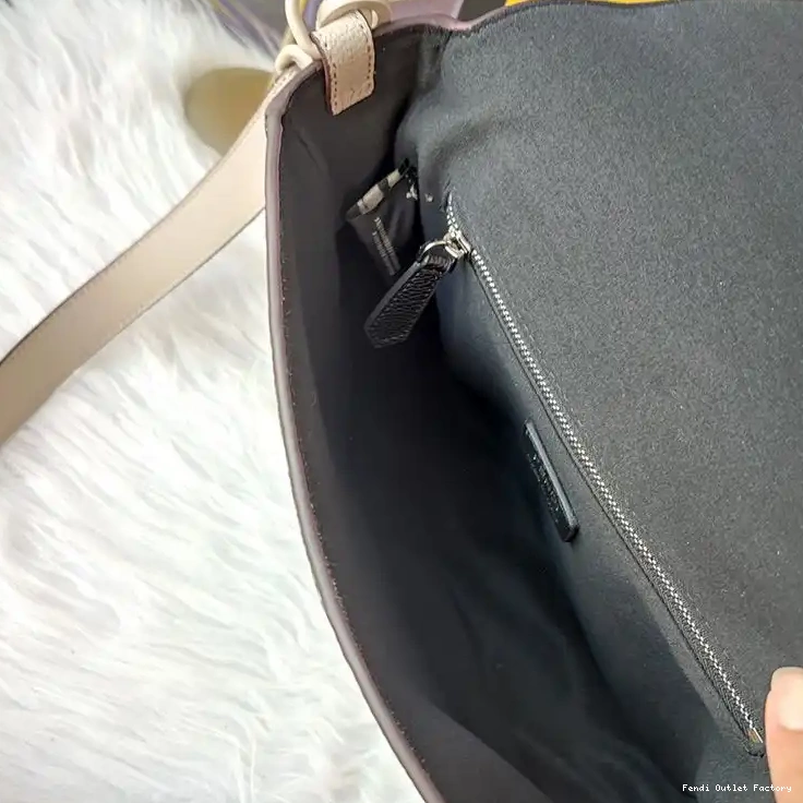 Affordable HOT Fendi Medium Baguette Leather Beige In Cuoio Messenger Romano 0616
